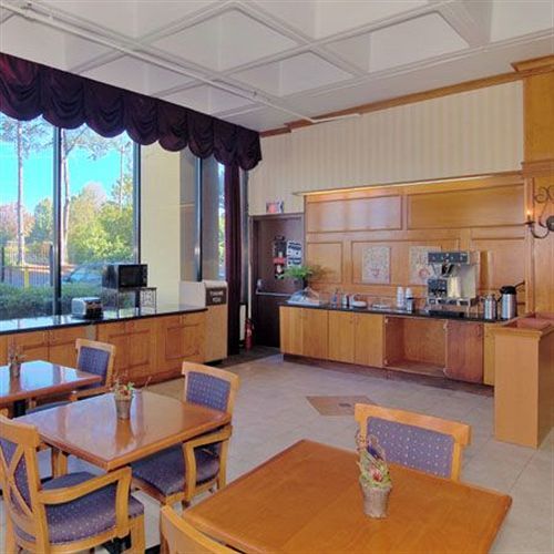 Knights Inn Six Flags Lodge West Εστιατόριο φωτογραφία